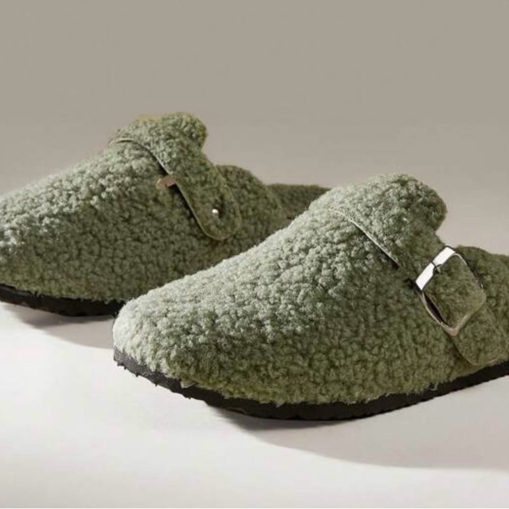 CUCCOO Fuzzy Olive Green Boston Clog Size 7 - Picture 2 of 12